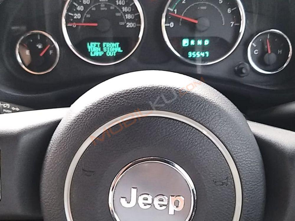 Mobil Jeep Wrangler 2012