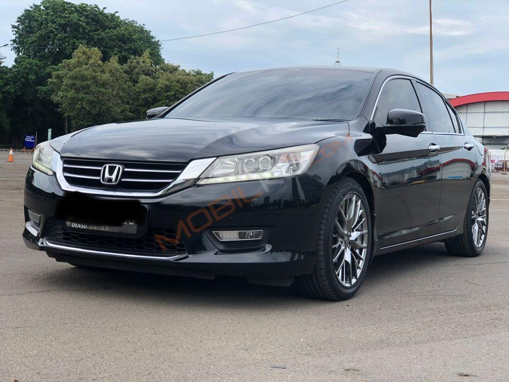 Mobil Honda Accord 2013
