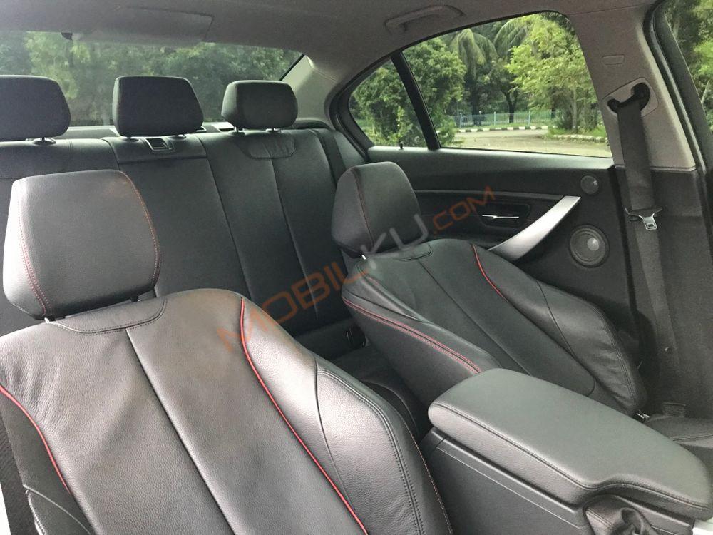 Mobil BMW 3 Series 2014