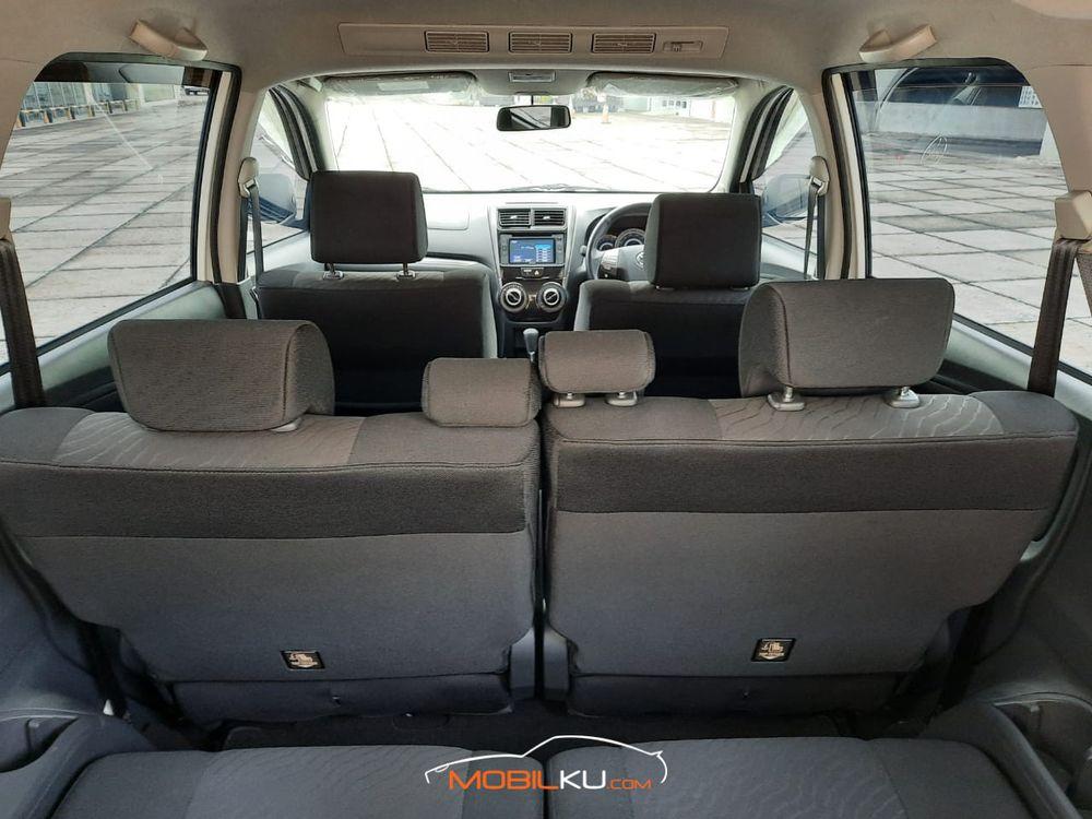 Mobil Toyota Avanza 2015