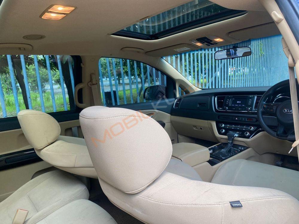 Mobil Kia Sedona 2017