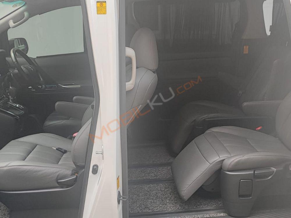 Mobil Toyota Vellfire 2014