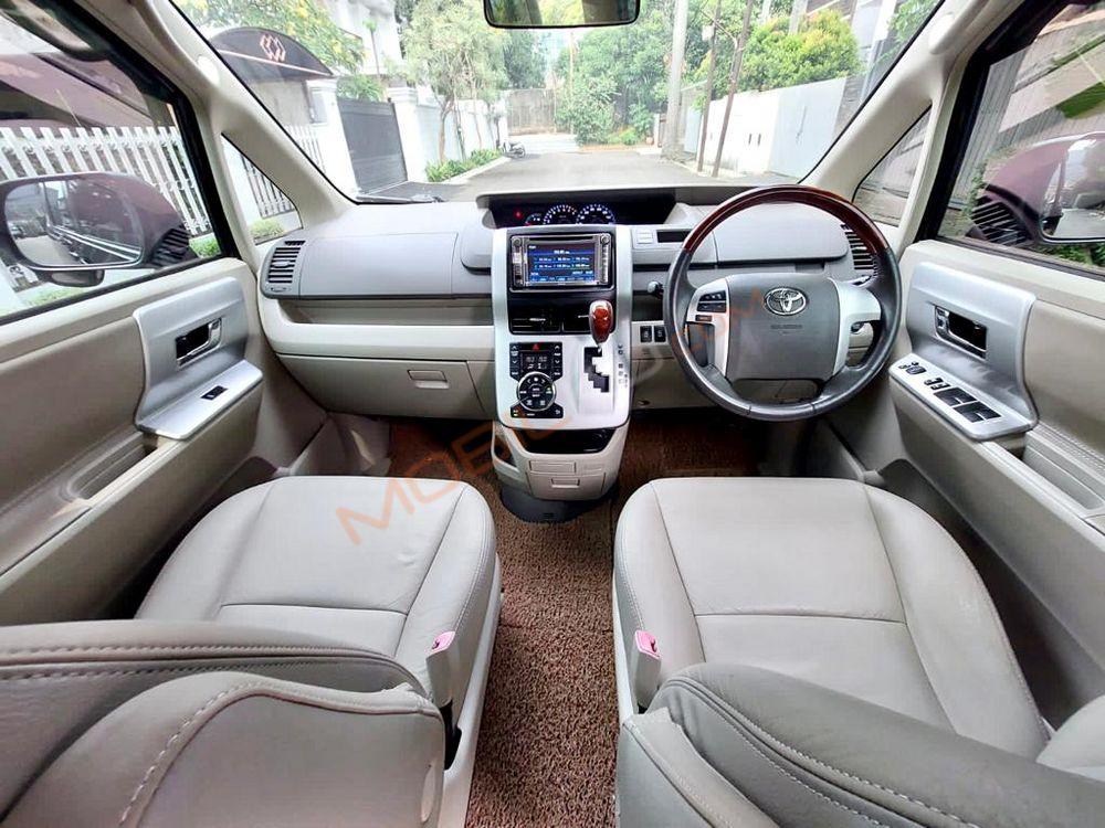 Mobil Toyota Nav1 2013