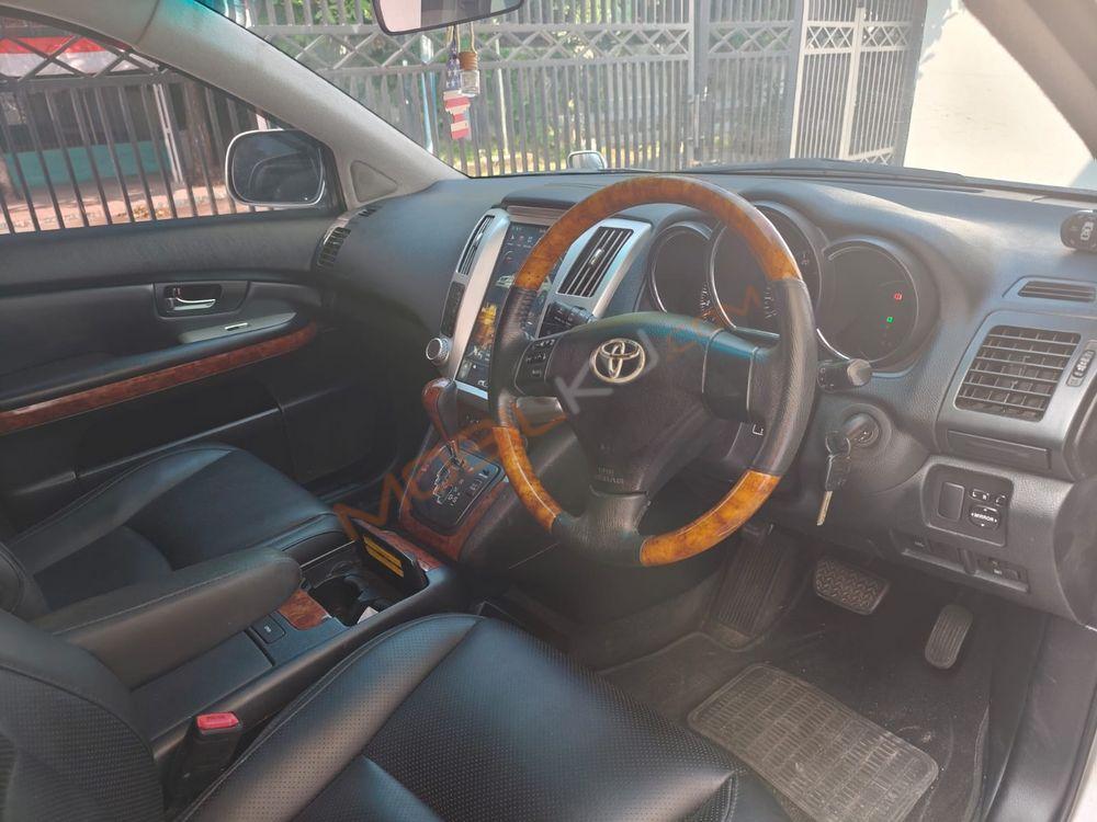 Mobil Toyota Harrier 2011