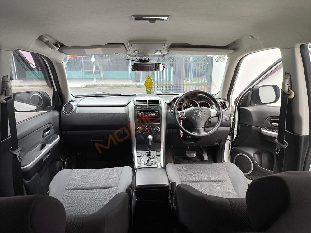 Mobil Suzuki Grand Vitara 2016