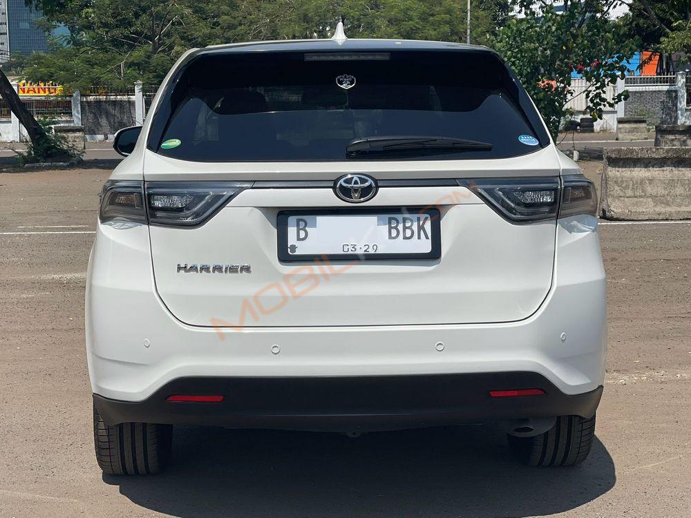 Mobil Toyota Harrier 2014