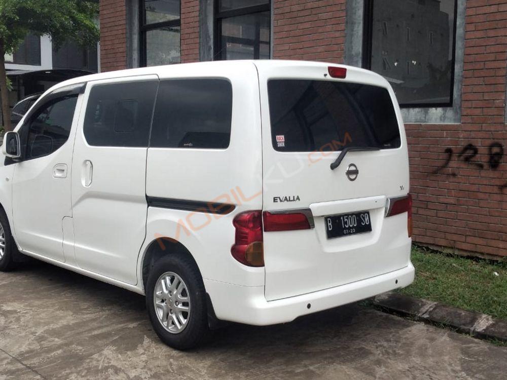 Mobil Nissan Evalia 2013