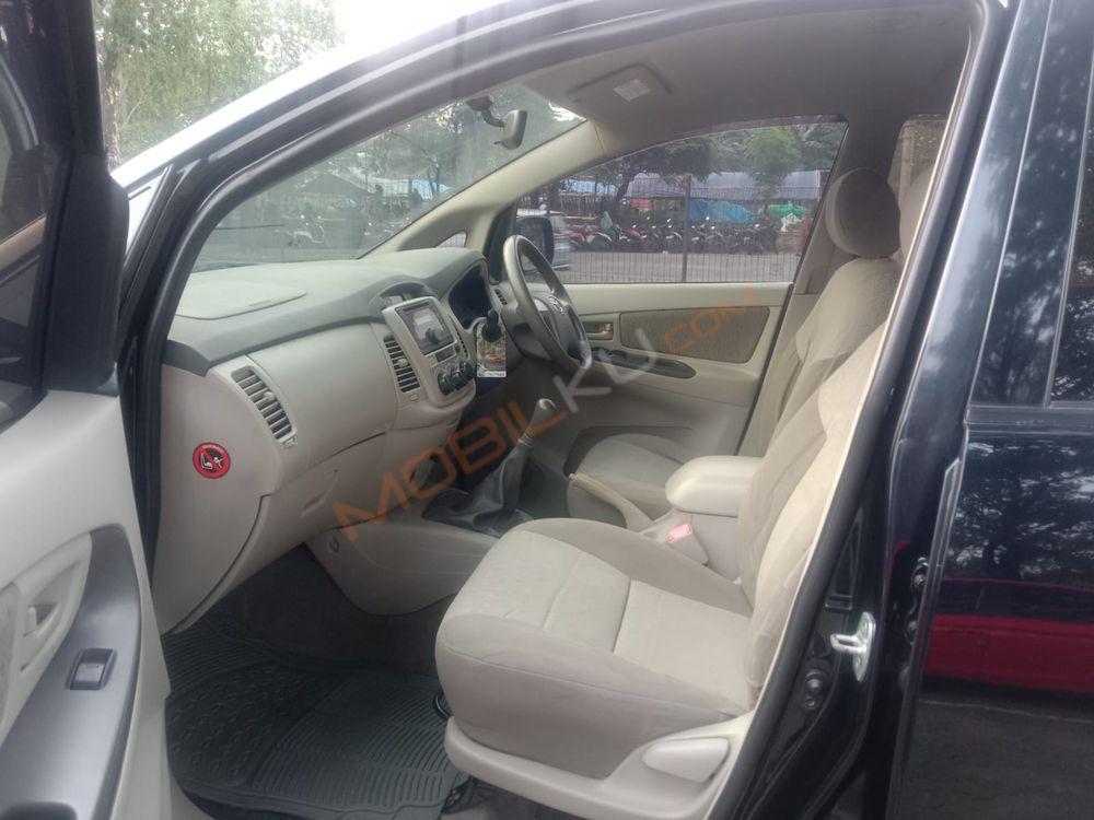 Mobil Toyota Kijang Innova 2015