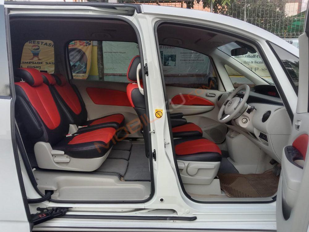 Mobil Mazda Biante 2012