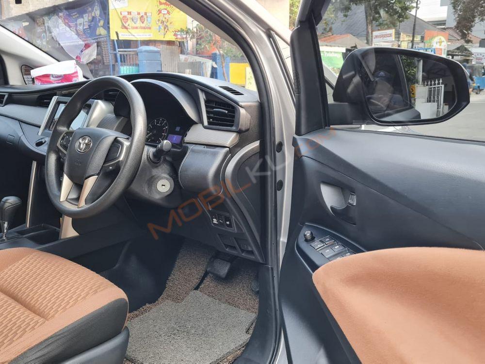 Mobil Toyota Kijang Innova 2017