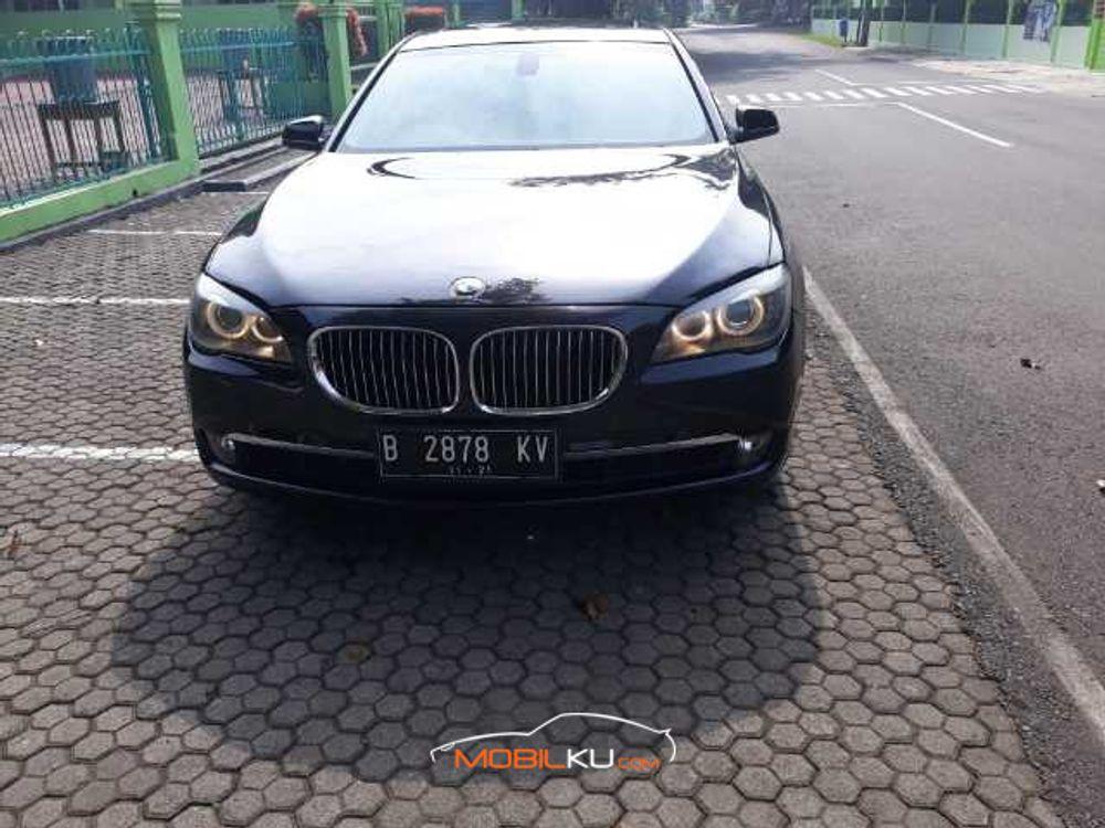 Mobil BMW 7 Series 2011
