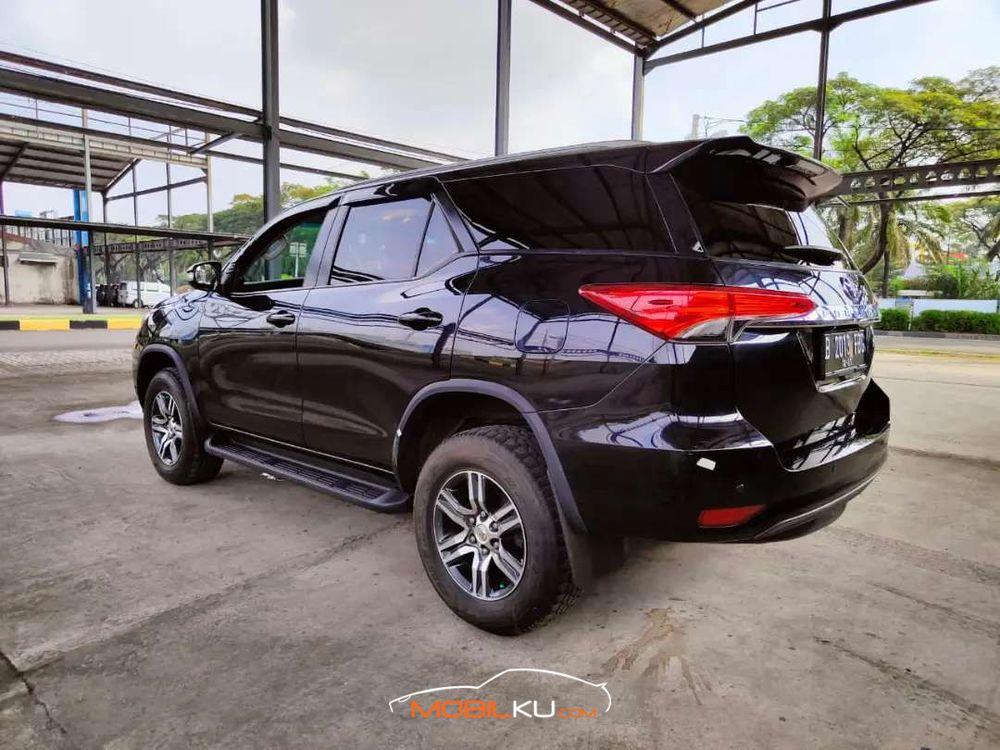 Mobil Toyota Fortuner 2016