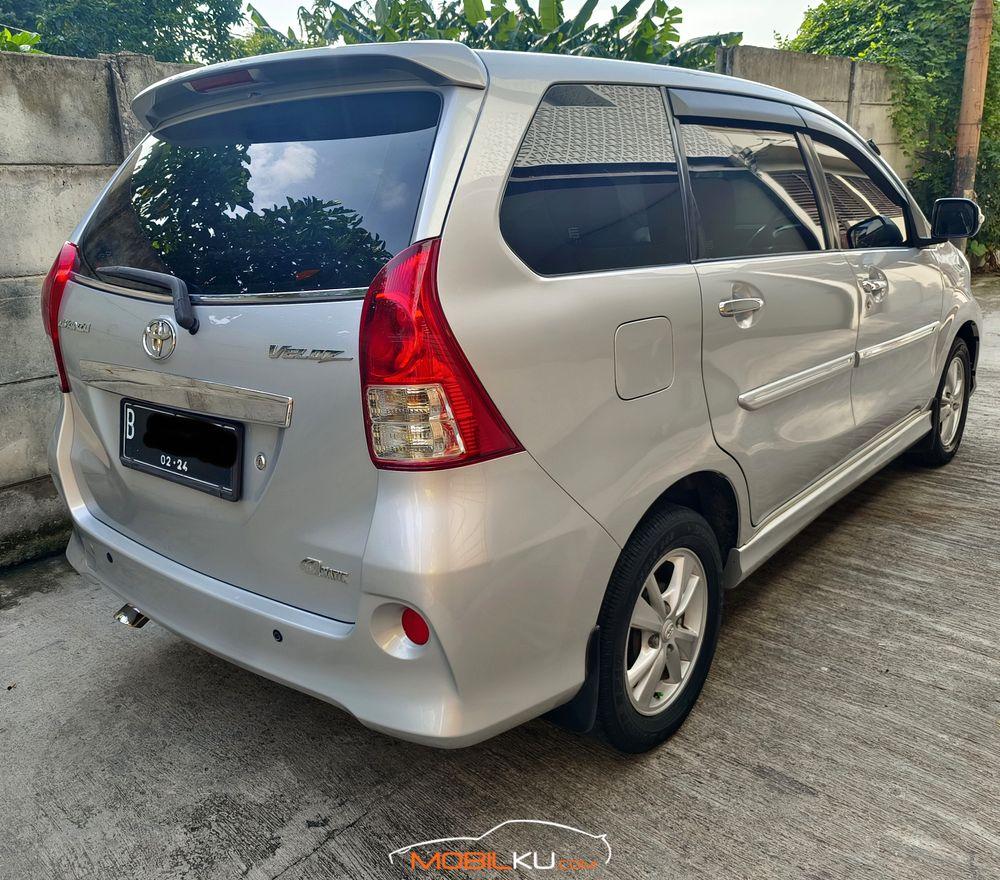 Mobil Toyota Avanza 2013