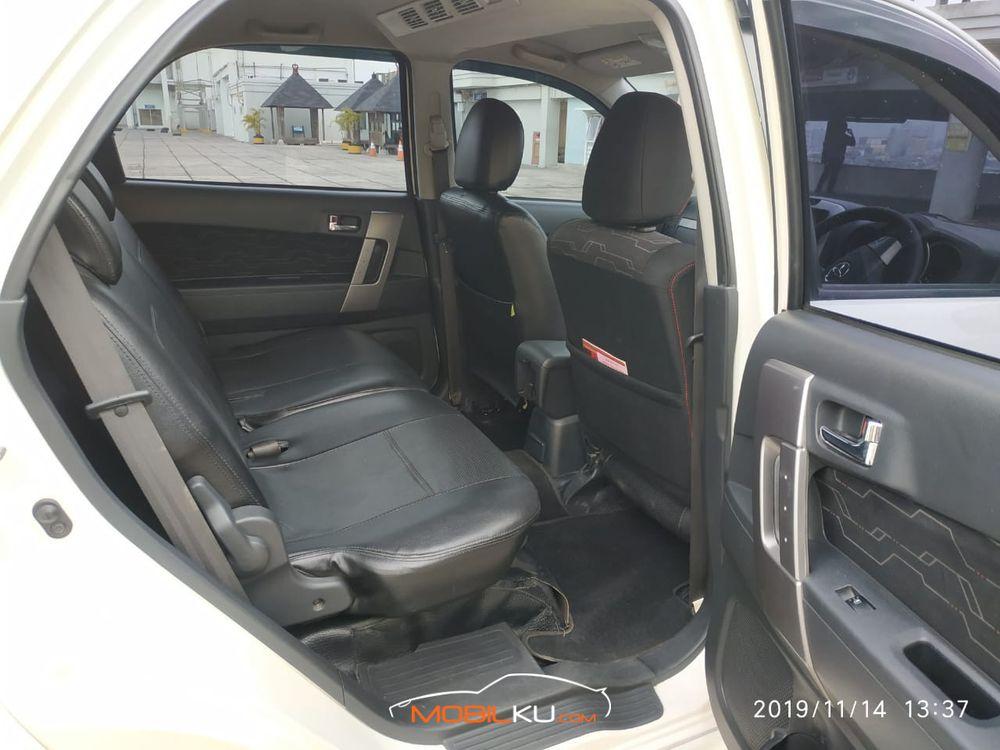 Mobil Toyota Rush 2016