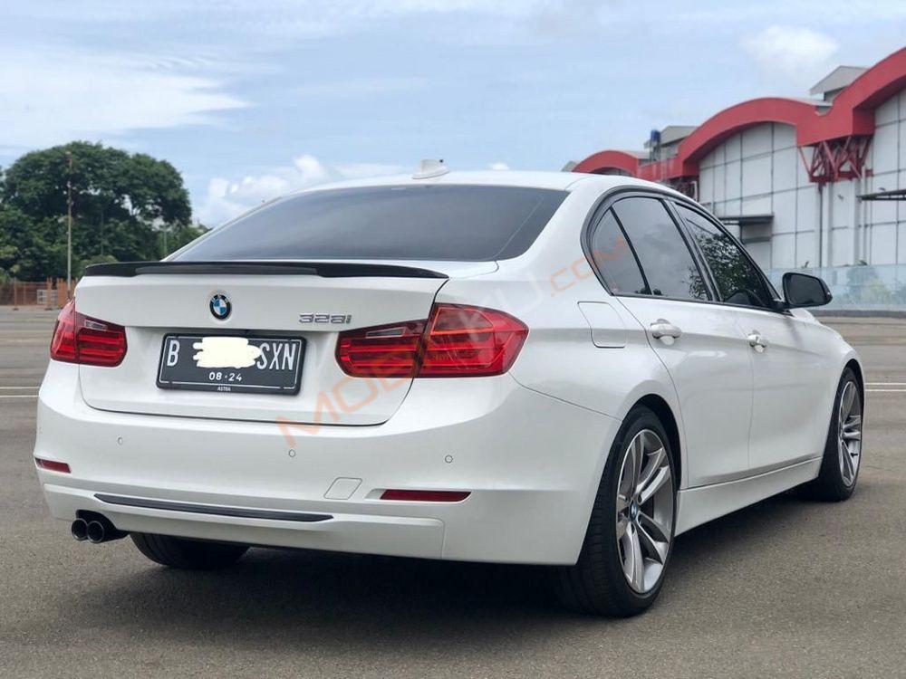 Mobil BMW 3 Series 2014