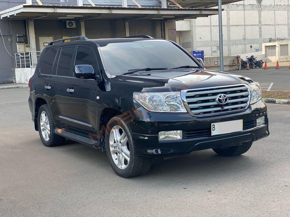Mobil Toyota Land Cruiser 2010