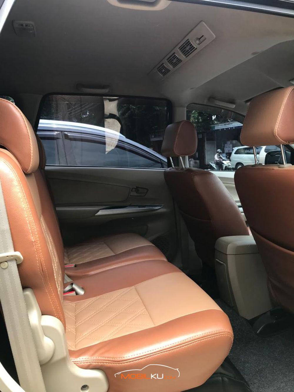 Mobil Toyota Avanza 2015