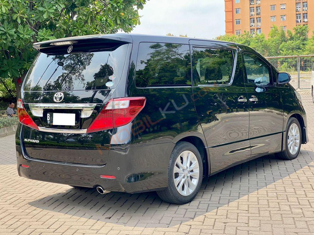 Mobil Toyota Alphard 2009
