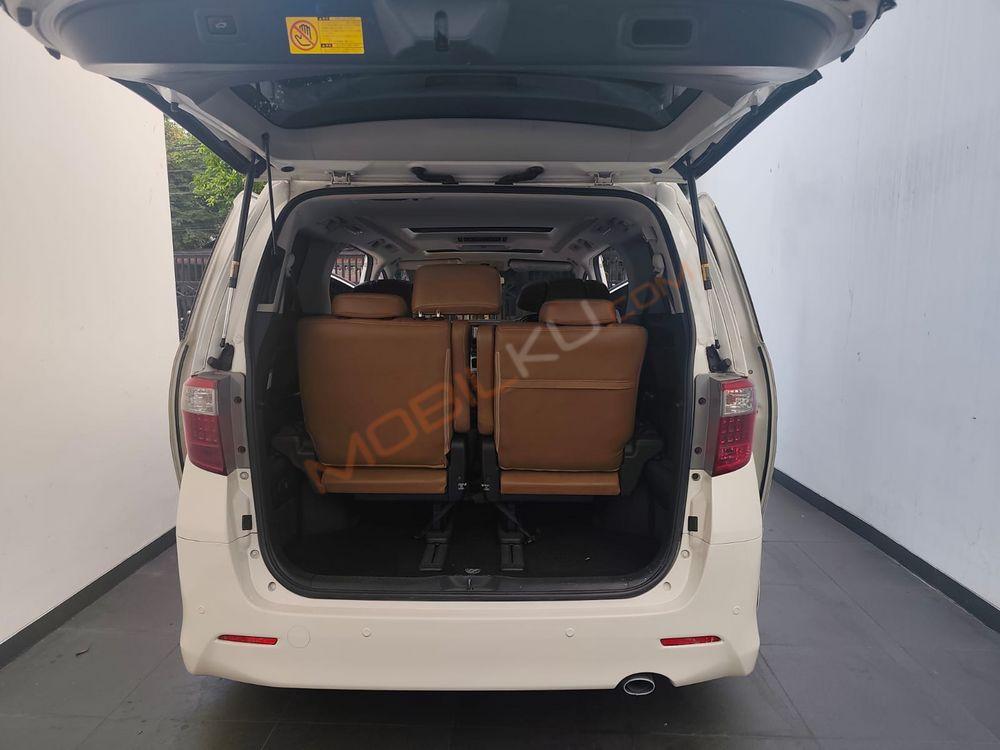 Mobil Toyota Alphard 2012