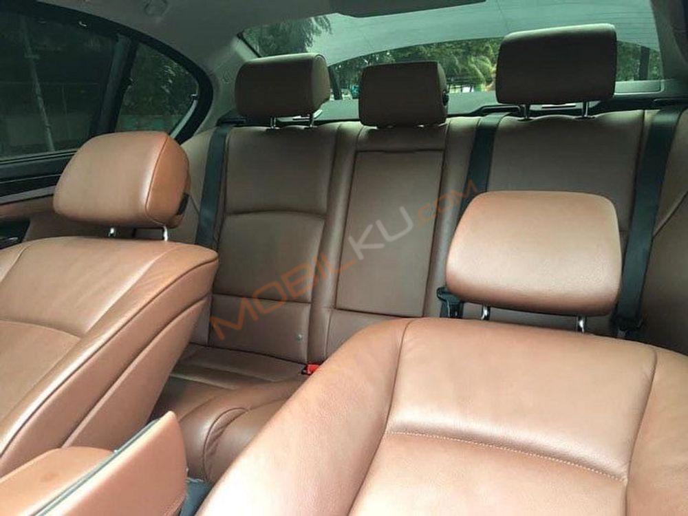 Mobil BMW 5 Series 2013