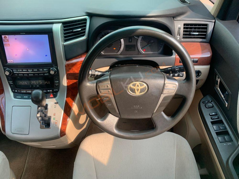 Mobil Toyota Alphard 2009