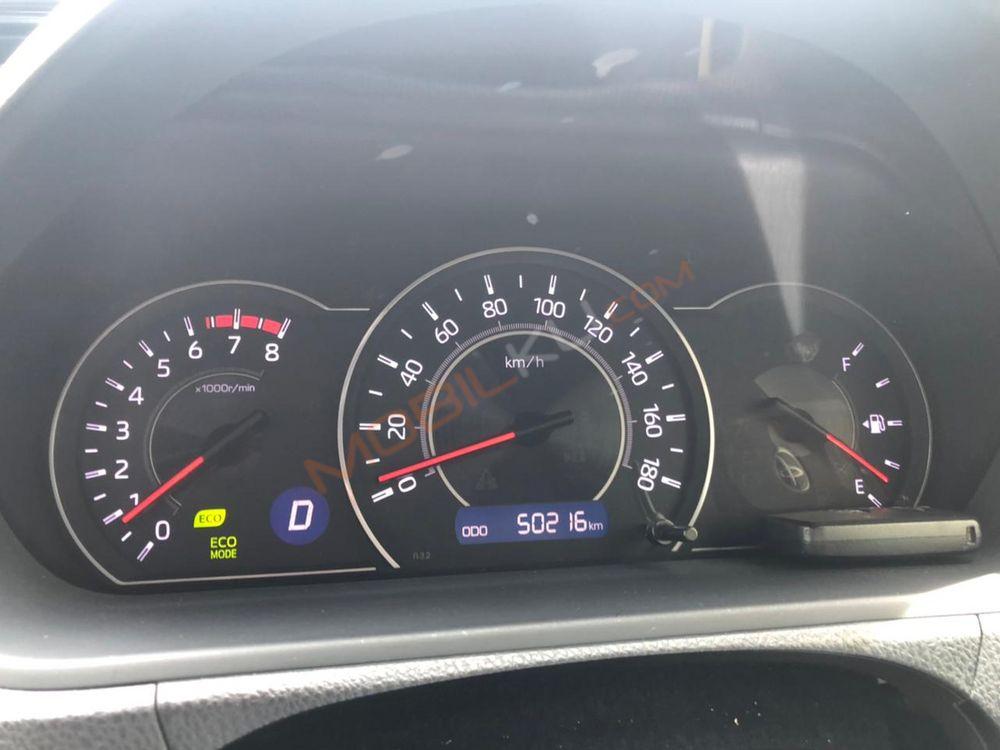 Mobil Toyota Voxy 2018
