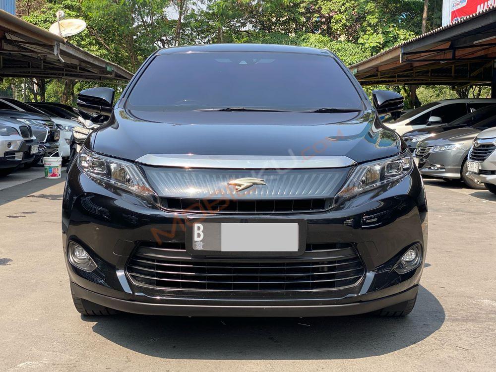 Mobil Toyota Harrier 2015
