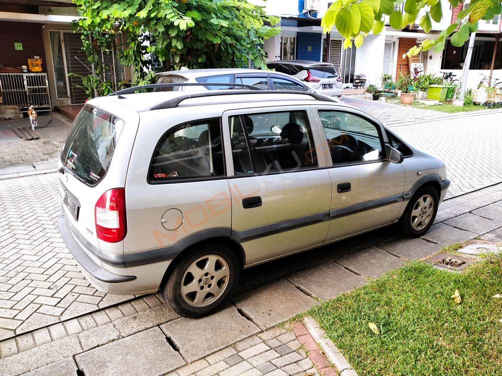 Mobil Chevrolet Zafira 2003