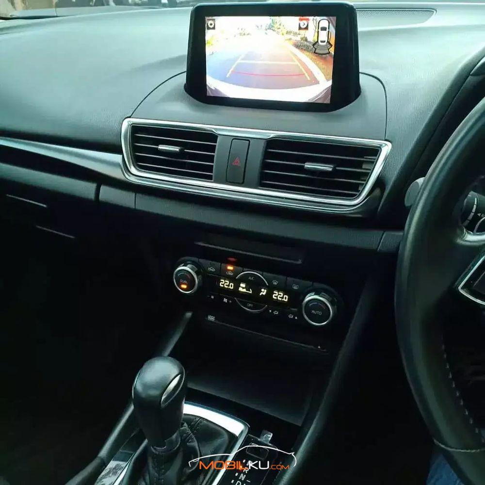 Mobil Mazda 3 2018