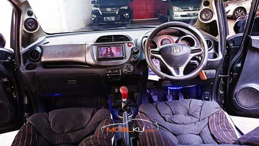 Mobil Honda Jazz 2009