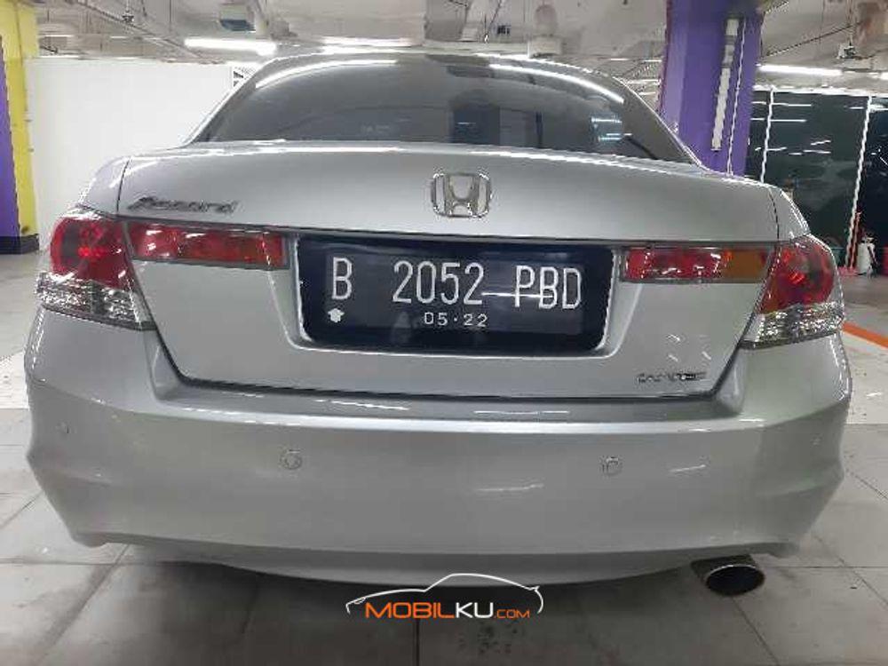 Mobil Honda Accord 2010