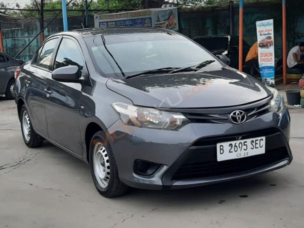 Mobil Toyota Limo 2016