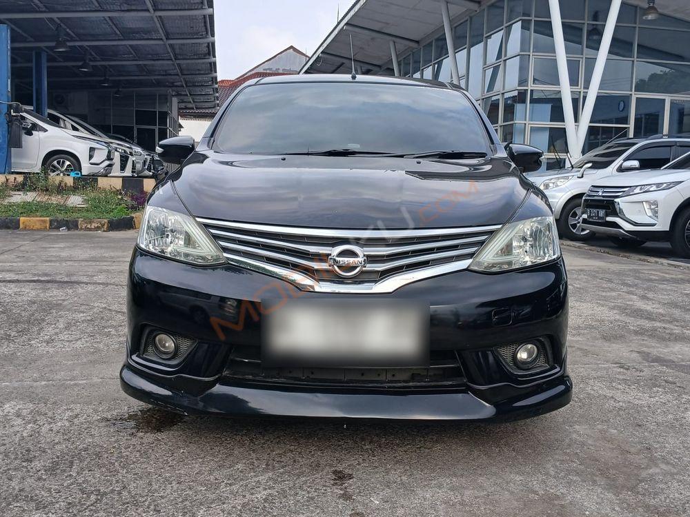 Mobil Nissan Grand Livina 2017