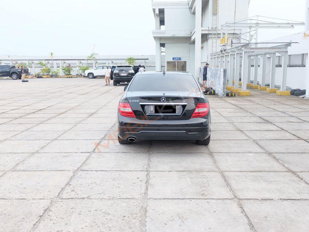 Mobil Mercedes-Benz C-Class 2012