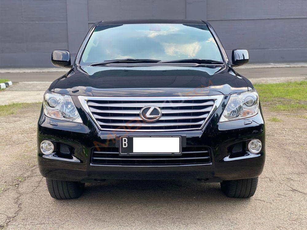 Mobil Lexus LX 2010