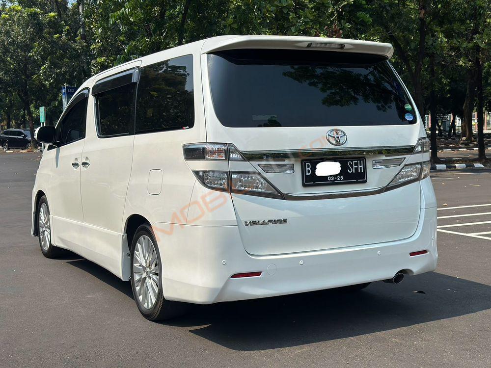 Mobil Toyota Vellfire 2014