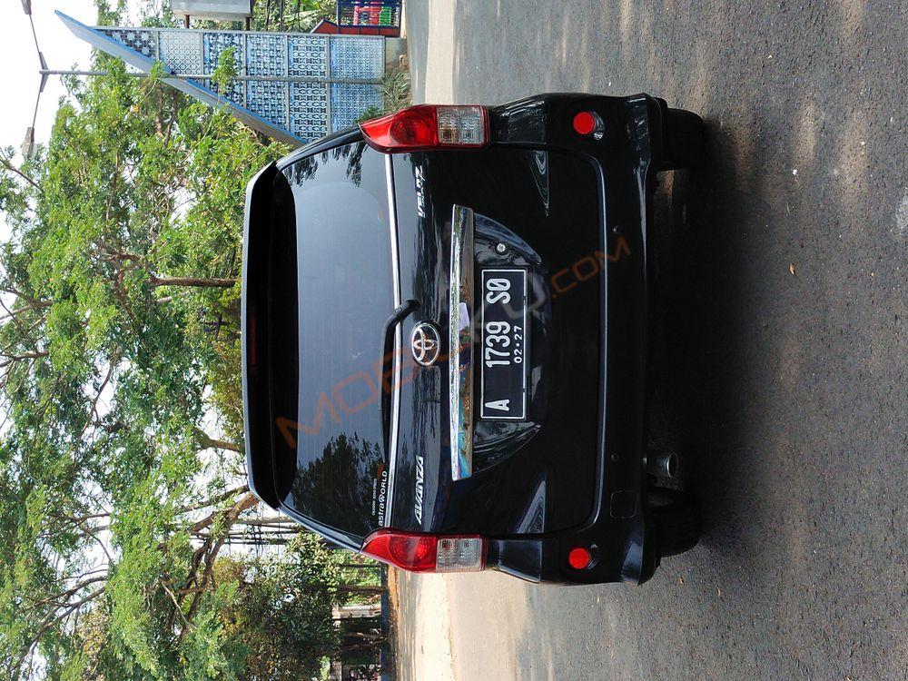 Mobil Toyota Avanza 2012