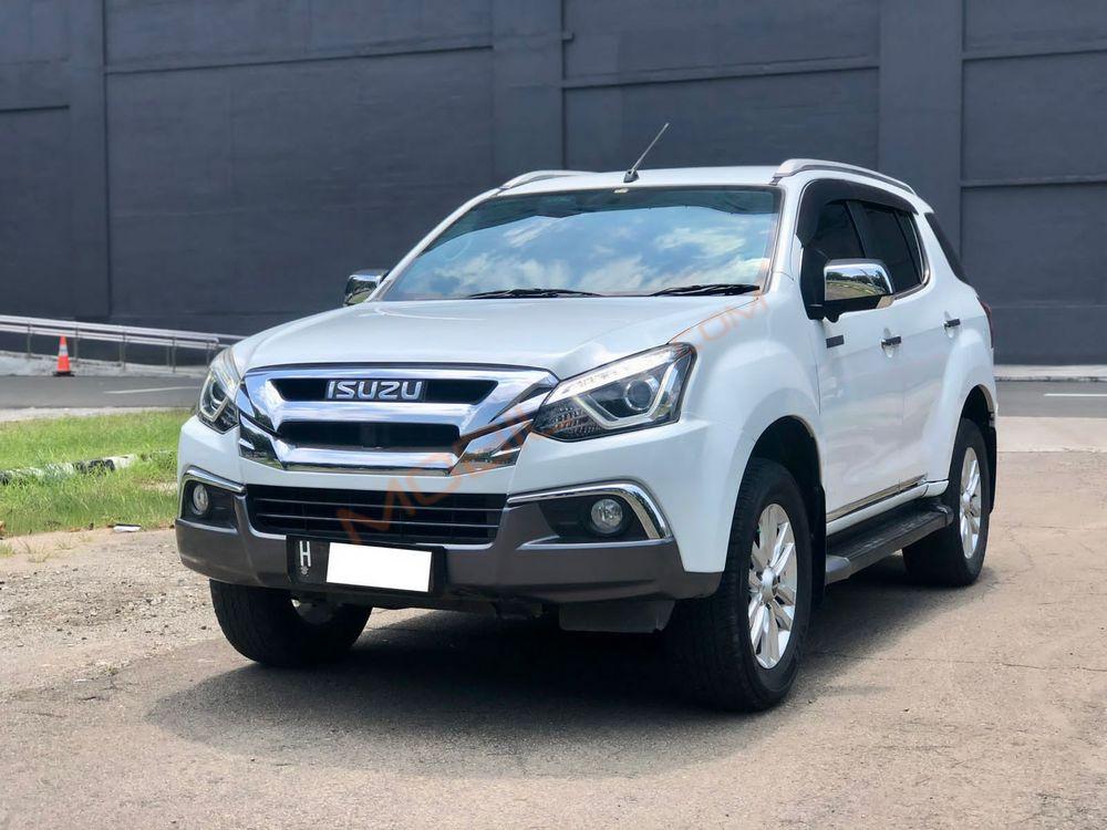 Mobil Isuzu MU-X 2017