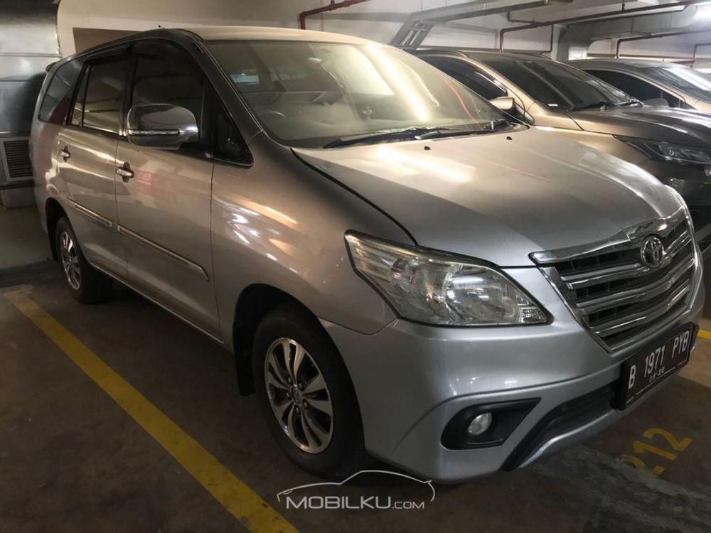 Mobil Toyota Kijang Innova 2015