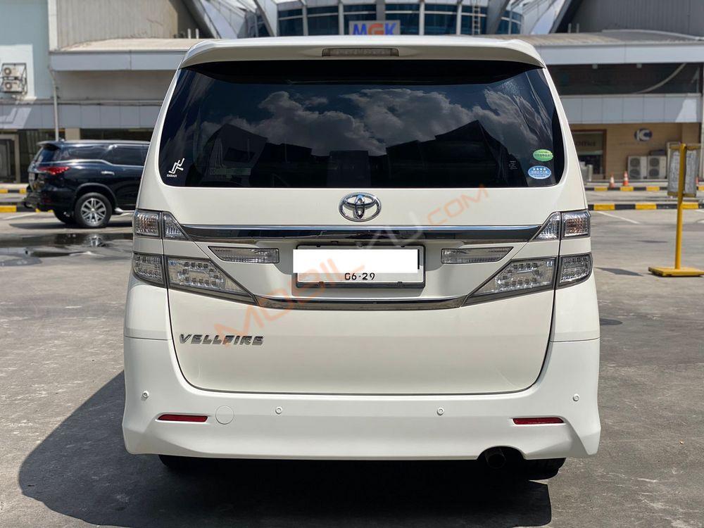 Mobil Toyota Vellfire 2014