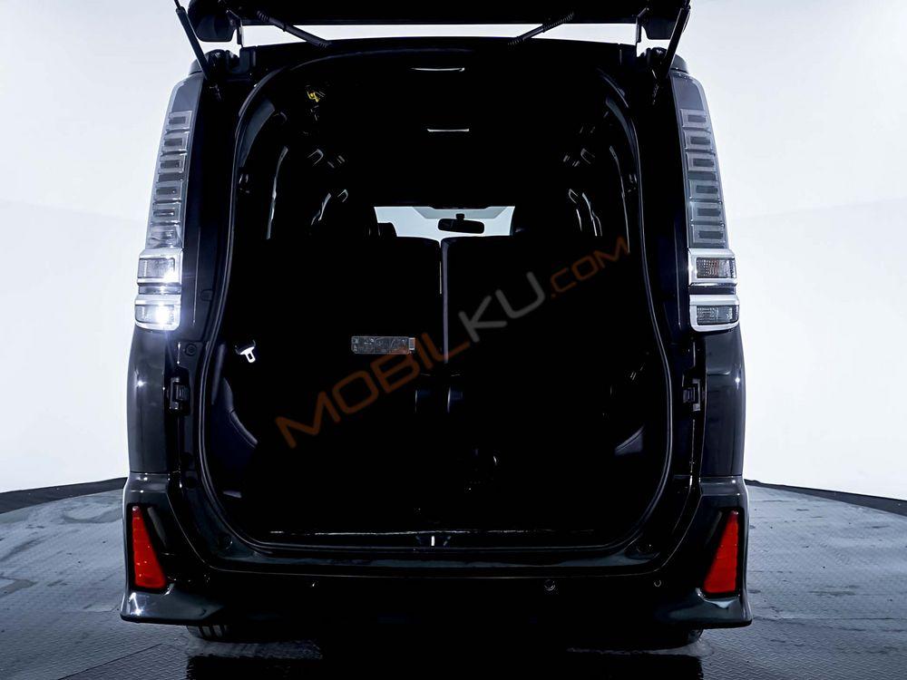 Mobil Toyota Voxy 2018