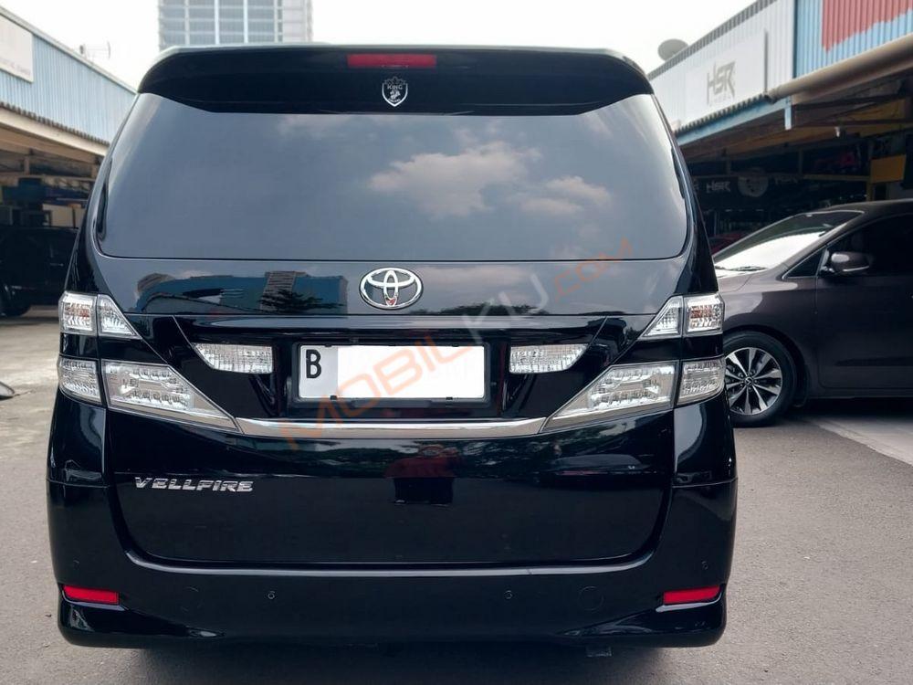 Mobil Toyota Vellfire 2010