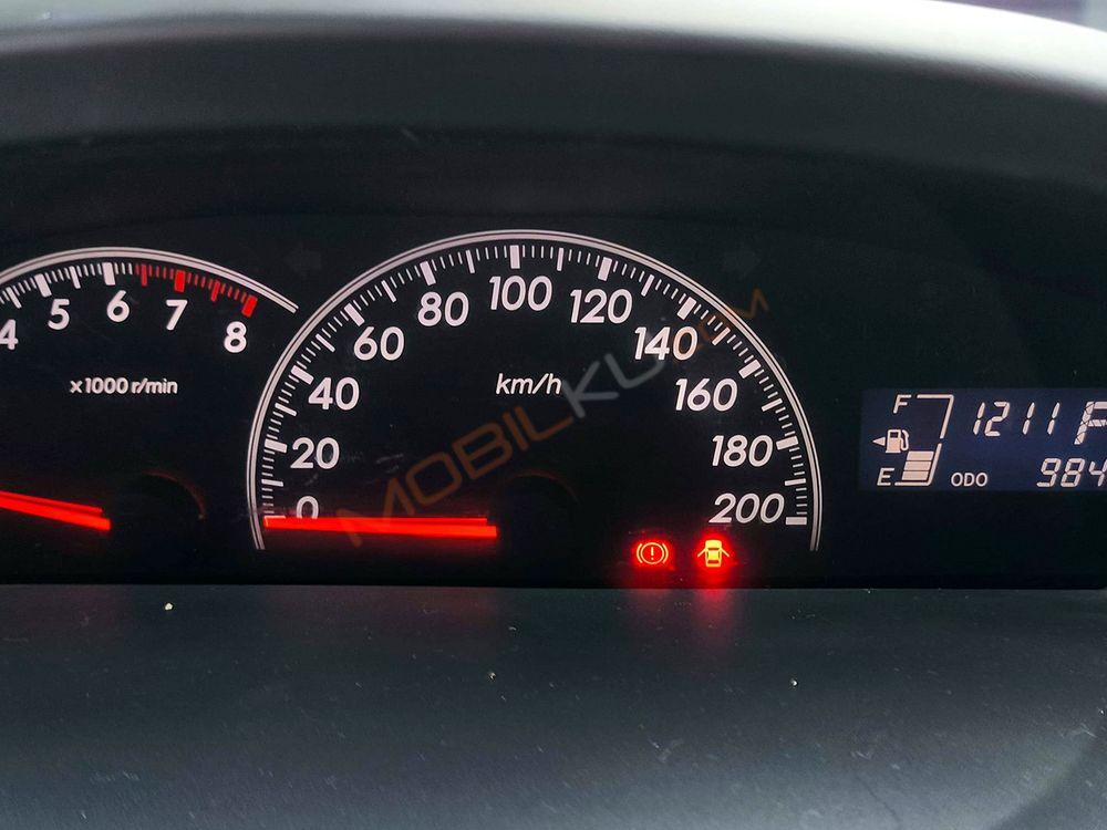 Mobil Toyota Yaris 2011