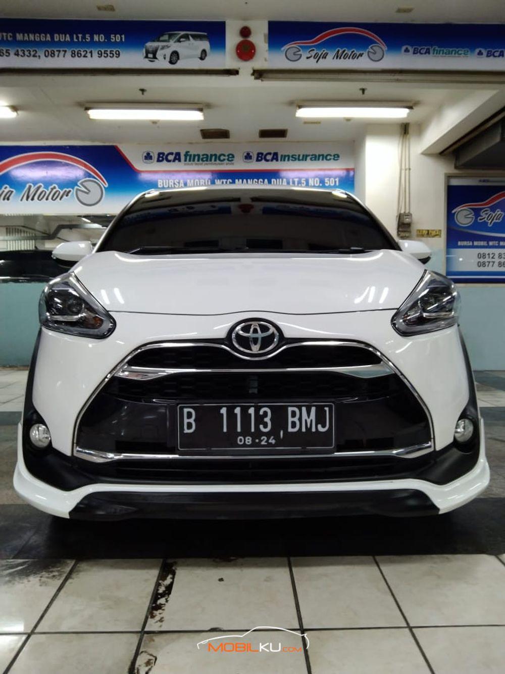 Mobil Toyota Sienta 2019