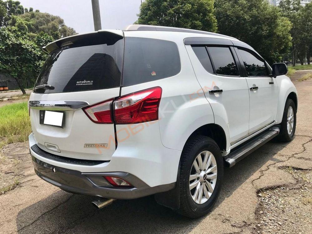 Mobil Isuzu MU-X 2017