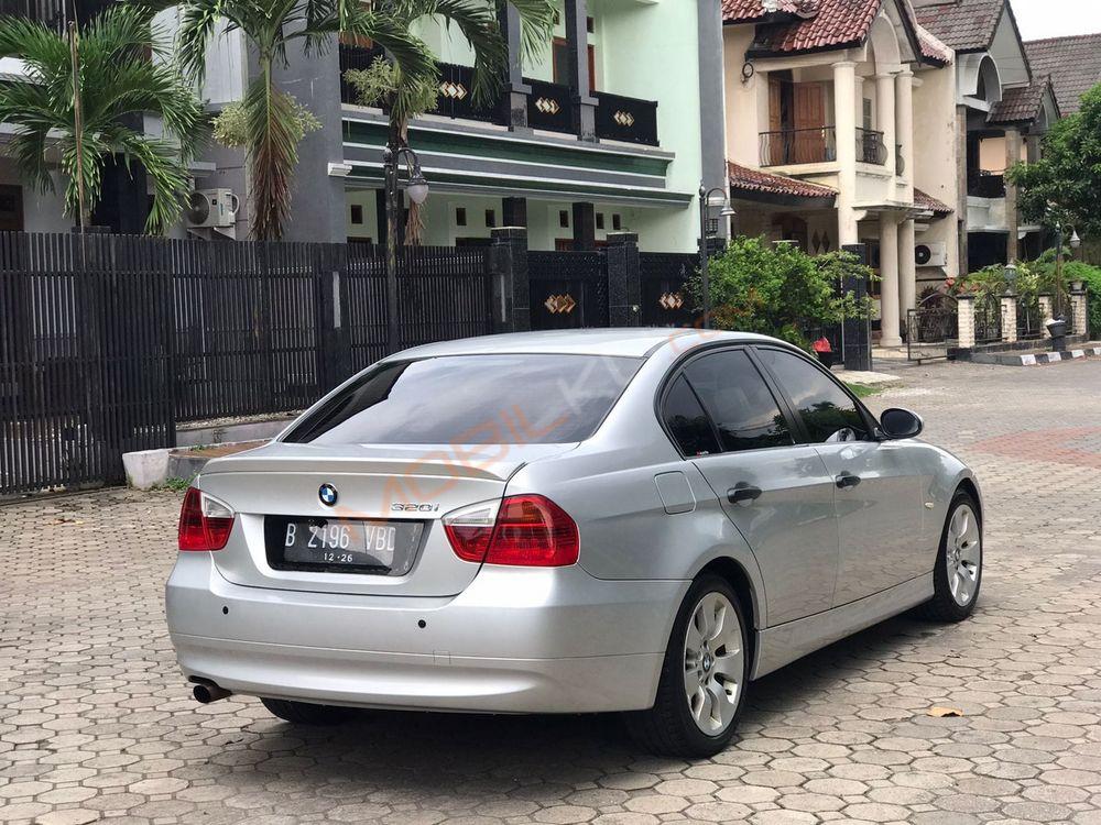 Mobil BMW 3 Series 2006