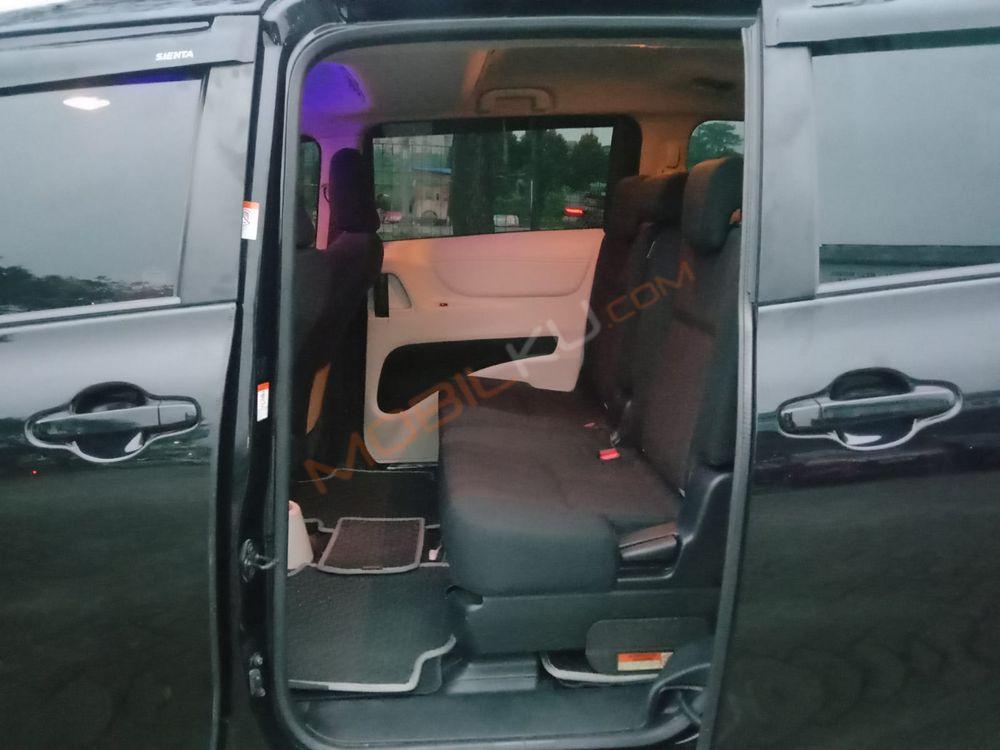 Mobil Toyota Sienta 2017