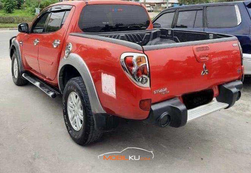 Mobil Mitsubishi Triton 2012