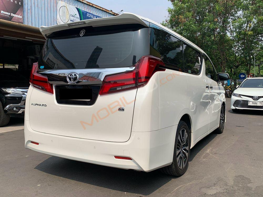 Mobil Toyota Alphard 2020