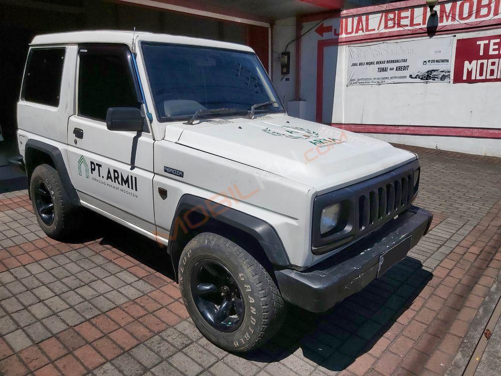 Mobil Daihatsu Feroza 1995